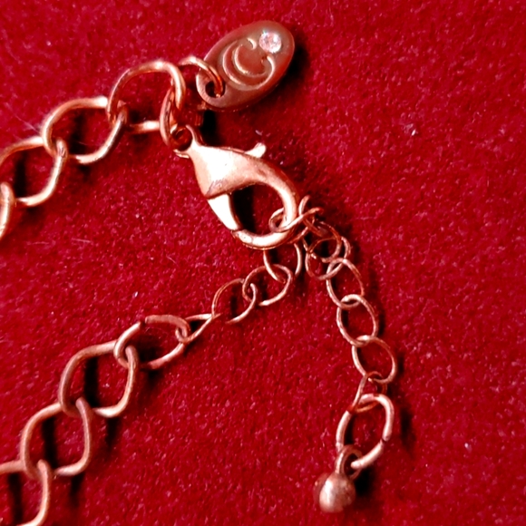 Pretty Necklace - Picture 2 of 3